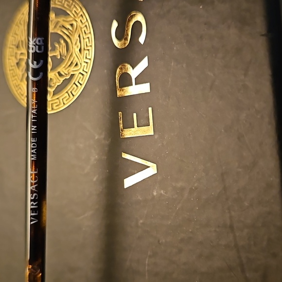 Versace Tortoise Shell sunglasses - Picture 6 of 7